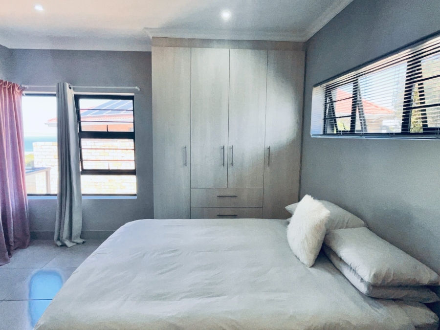 4 Bedroom Property for Sale in Wavecrest Eastern Cape